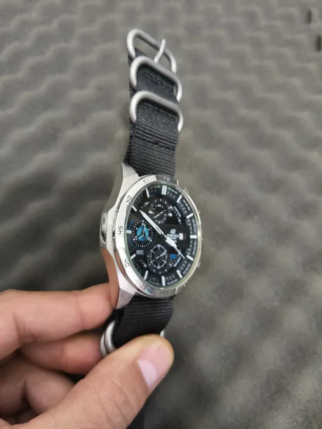 Casio Edifice EFR-556 Cronógrafo