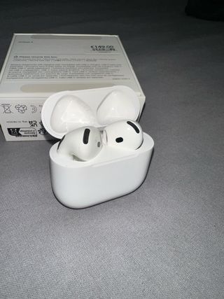 AirPods 4 Apple