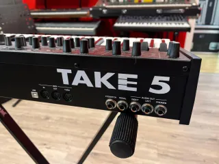 Sequential Circuits Take 5 Teclado Sintetizador