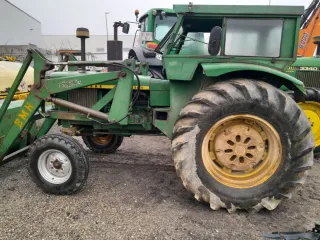 Tractor John Deere con pala