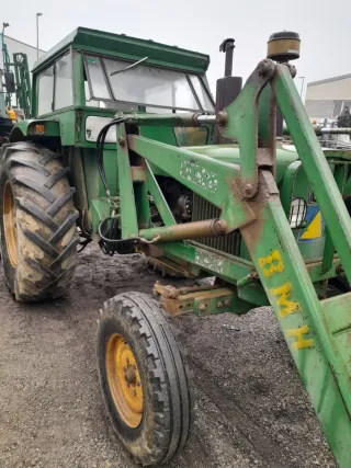 Tractor John Deere con pala