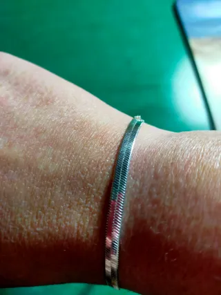 Pulsera tipo serpiente plateada