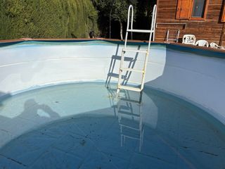 Piscina desmontable con agujero