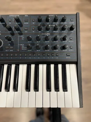 Oberheim TEO-5 Sintetizador Teclado