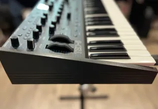 Oberheim TEO-5 Sintetizador Teclado