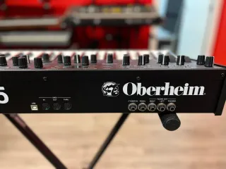 Oberheim TEO-5 Sintetizador Teclado
