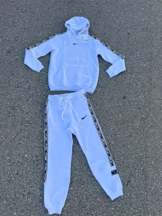 Conjunto Nike Sudadera y Pantalón Negro/Amarillo