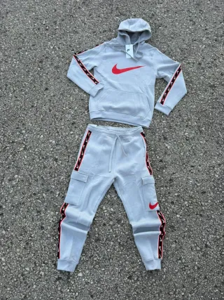 Conjunto Nike Sudadera y Pantalón Negro/Amarillo