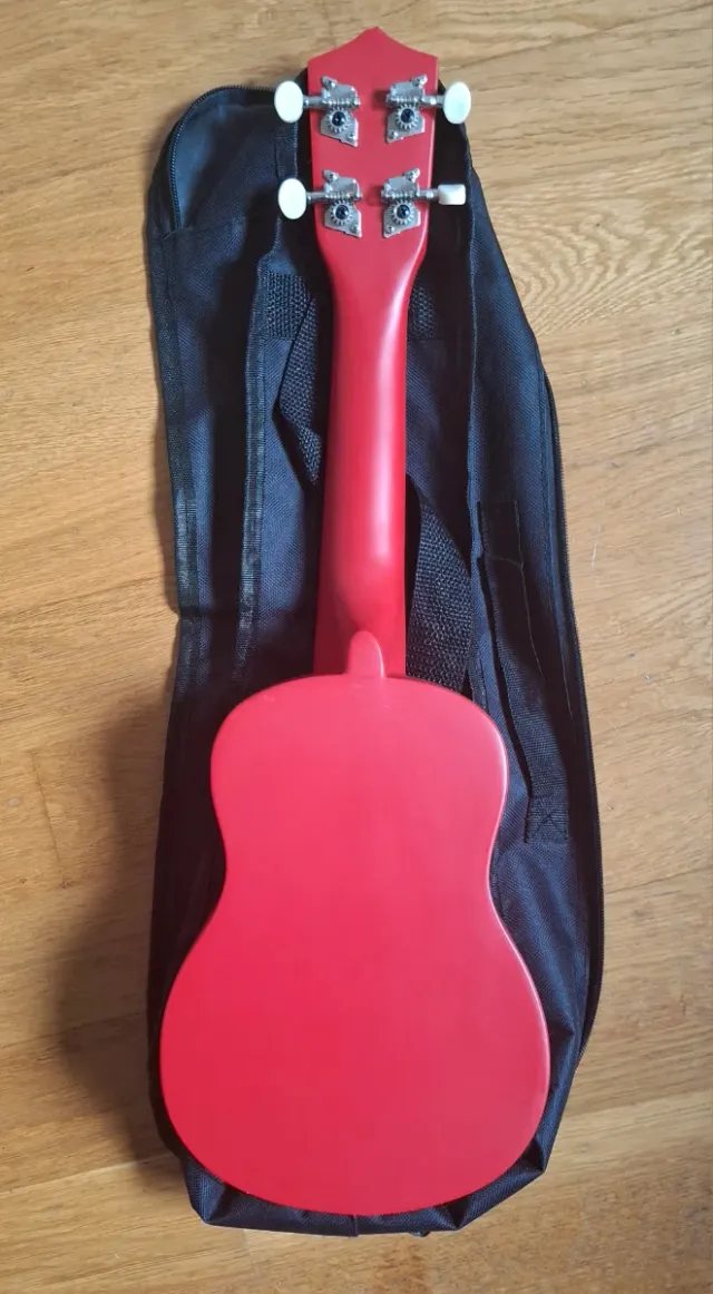 Ukelele Rojo con Funda