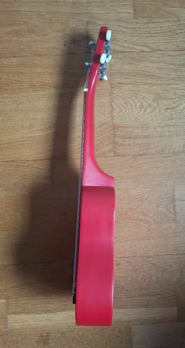 Ukelele Rojo con Funda