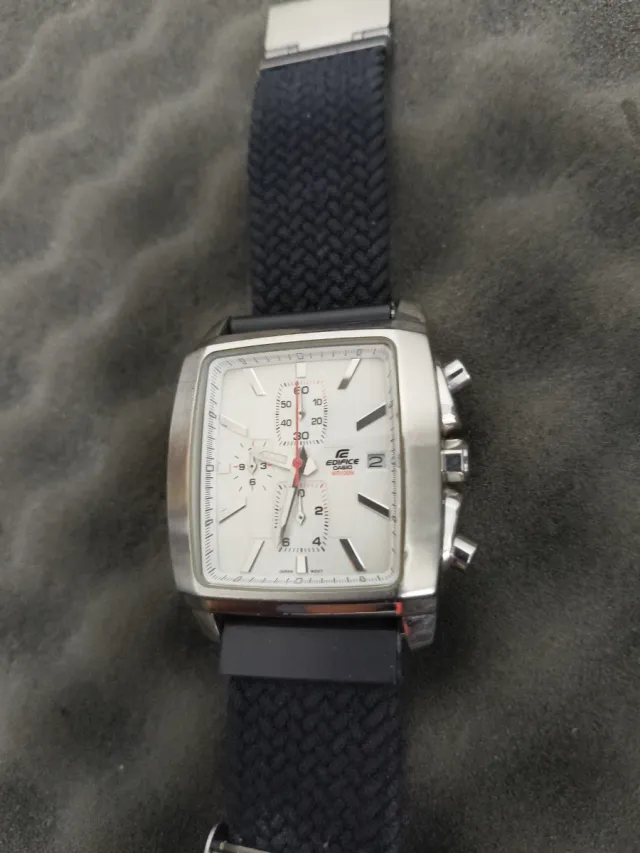 Casio Edifice EF509L Cronógrafo