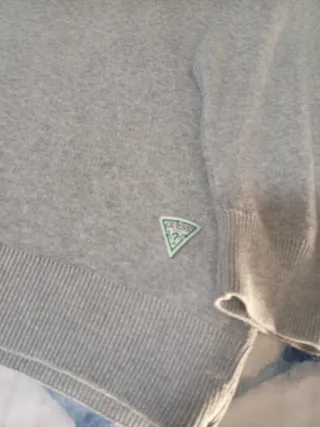 Jersey Guess Negro y Gris