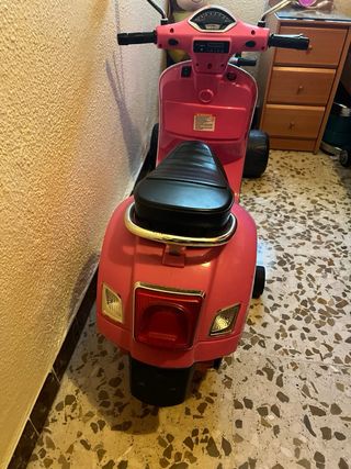 Moto Vespa Eléctrica Rosa Niña