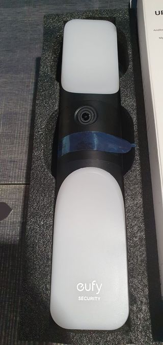 Eufy Security Cámara de seguridad con luz