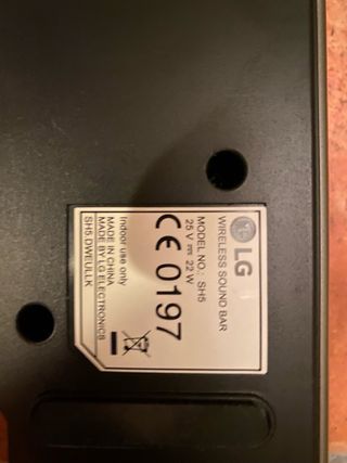 Barra de Sonido LG con Subwoofer y Mando