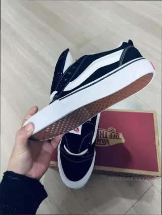Vans Knu Skool Negras y Blancas