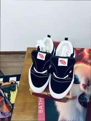 Vans Knu Skool Negras y Blancas