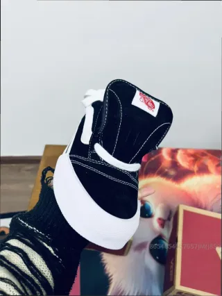 Vans Knu Skool Negras y Blancas