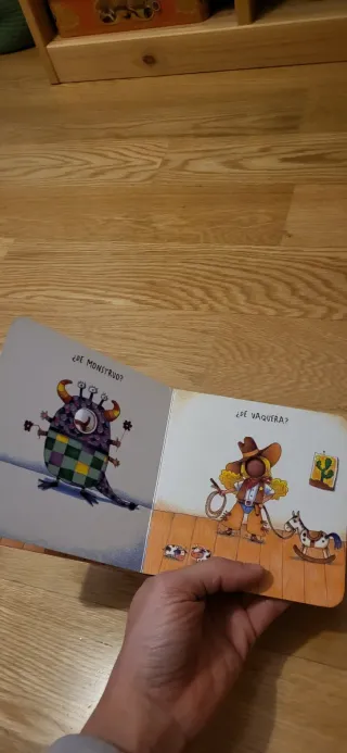 Libros. Los tres cerditos, una fiesta de disfraces