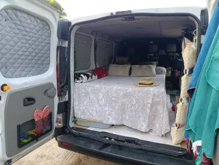 Estructura cama + colchón abatible para furgoneta.