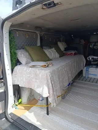 Estructura cama + colchón abatible para furgoneta.