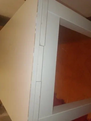 Mesa de madera blanca