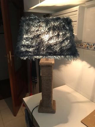 Lámpara azul con base de cuerda