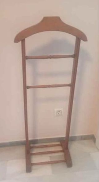 Dormitorio de matrimonio de madera.