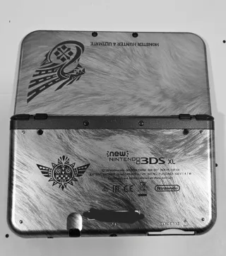 New Nintendo 3DS XL Monster Hunter 4G Pack