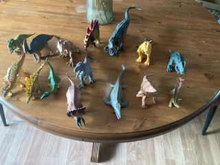 Lote de dinosaurios de juguete