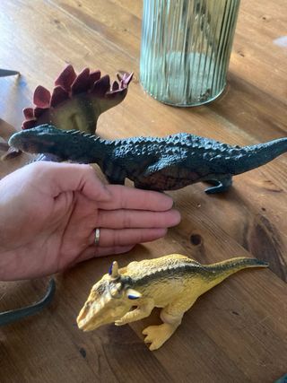 Lote de dinosaurios de juguete