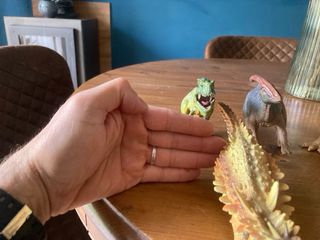 Lote de dinosaurios de juguete