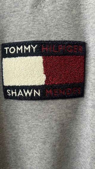Sudadera Tommy Hilfiger x Shawn Mendes Gris