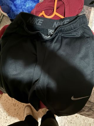 Chándal Nike Talla S Negro y Rojo