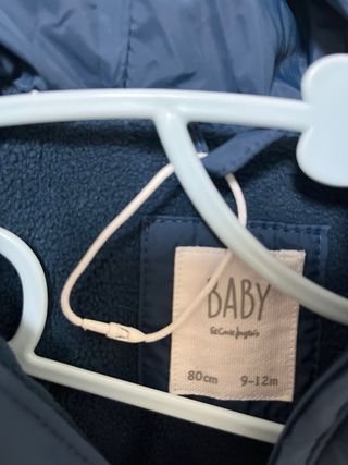 Abrigo acolchado azul para bebé