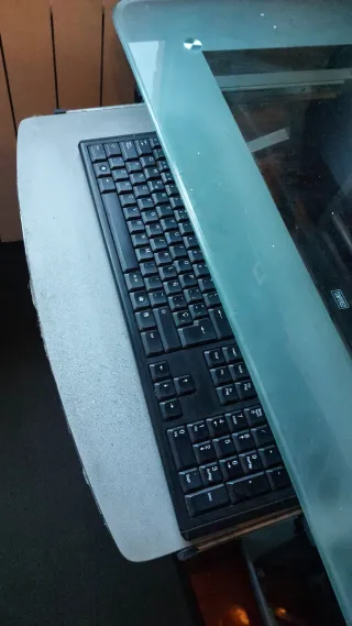 Mesa escritorio ordenador metal y plástico