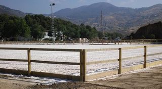 Cerramientos ecuestres con postes de madera