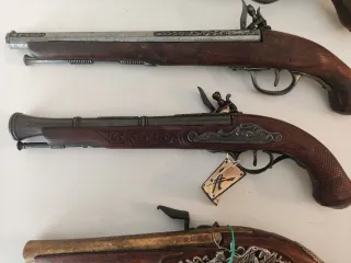 Lote  de 4 Pistolas Antiguas Decorativas