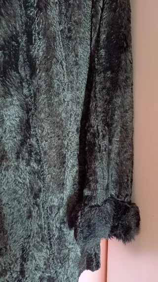 Abrigo de pelo negro