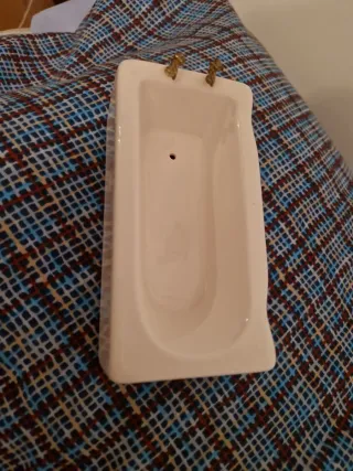 Miniature di casa delle bambole con vasca da bagno