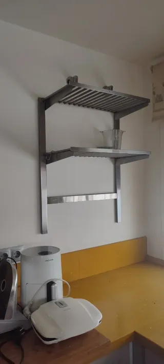 Estanterías de cocina metálicas