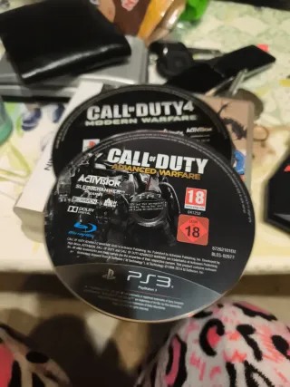 PlayStation 3 con mandos y juegos