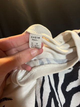 Sudadera corta SHEIN ideal para adolescentes