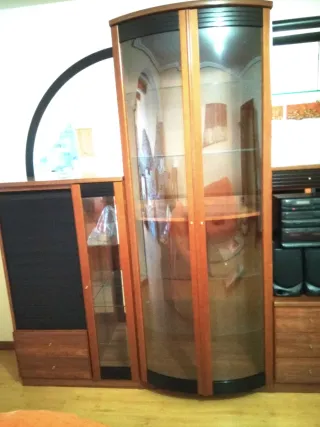 Mueble de salón madera y cristal