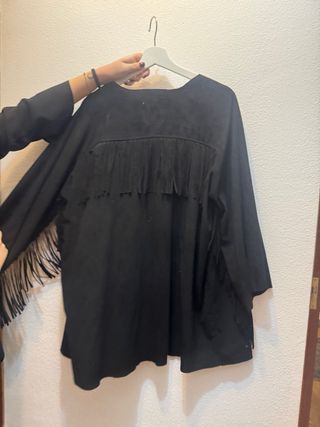 Chaqueta Flecos Antelina Negra Pull&Bear Talla 38
