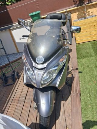 Suzuki Burgman 400