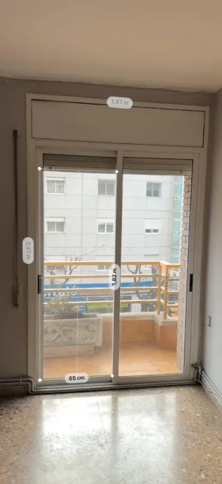 Ventana corredera con balcón