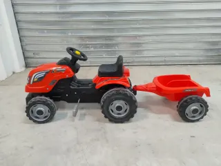Tractor infantil con remolque rojo
