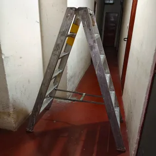 Escalera de Aluminio Plegable