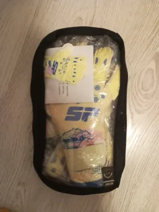 Guantes de portero amarillos